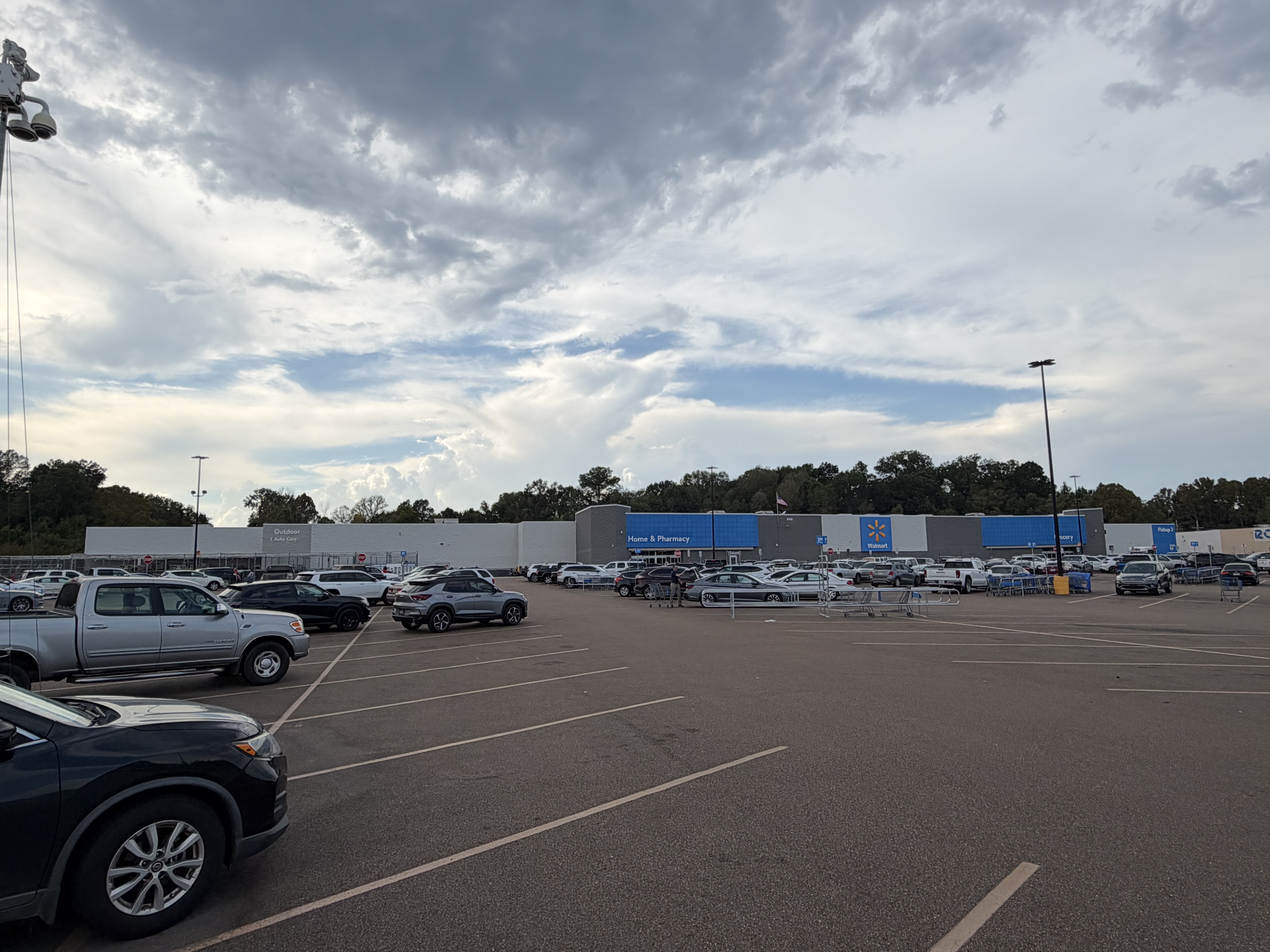 Fachada real de una tienda Walmart en Vicksburg, Mississippi, tomada en septiembre de 2026.